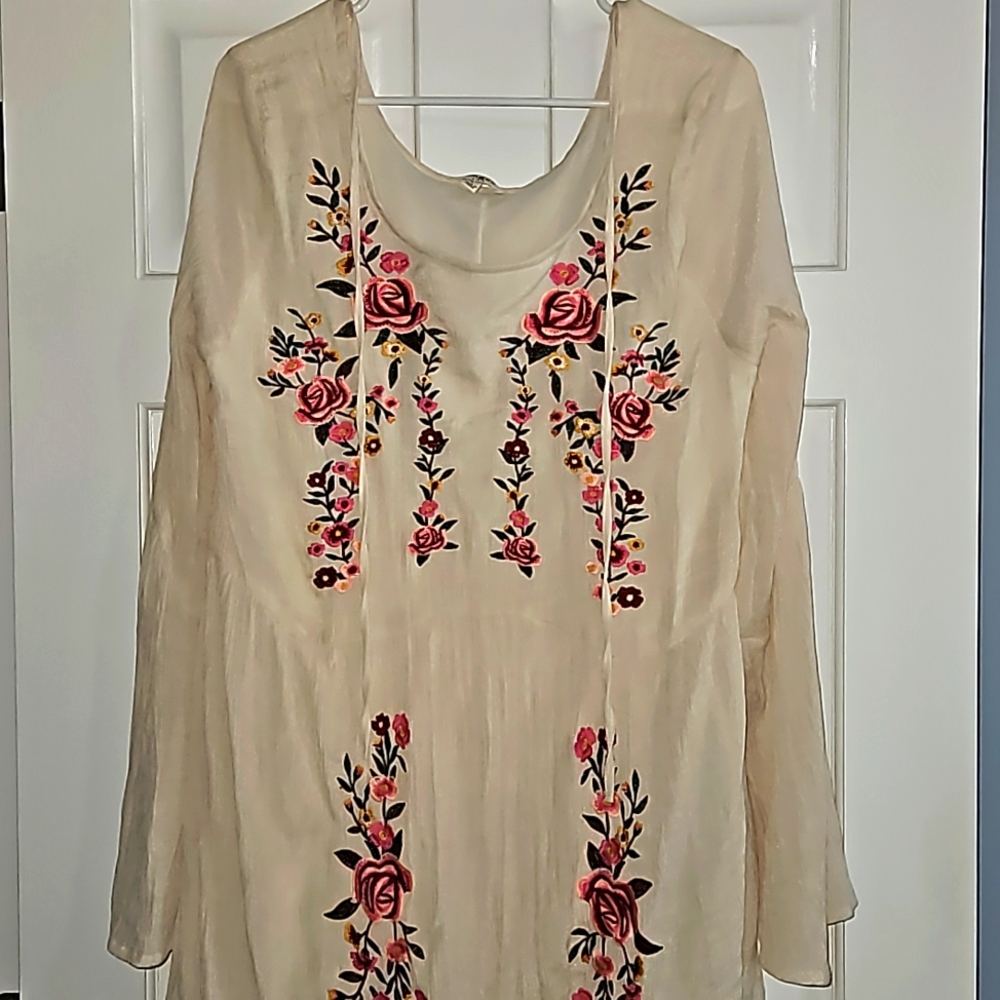 Umgee Cream Embroidered Dress Size Large